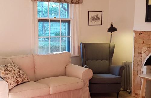 Wandiligong House | Redruth - 2 bedroom cottage situated in wandiligong