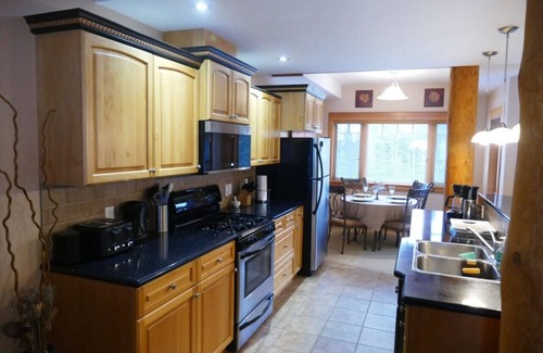 Rossland House | Redstone Chalets C Red Mountain