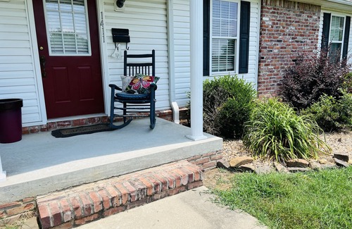 Mena House | Redstone Suites- Minutes To Everything. 2 Bd. 2 Bath Very Clean!