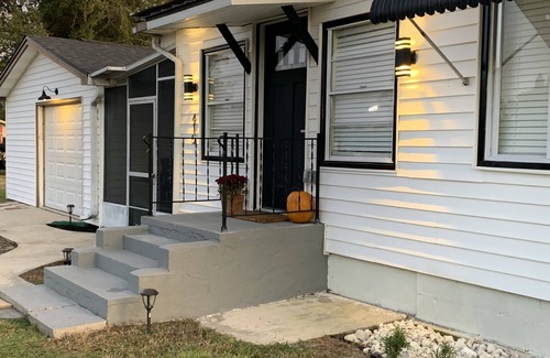 Tavares Apartment | Reduced No clean fee Central to Tavares and Mt Dora Fish, Shop, art, music