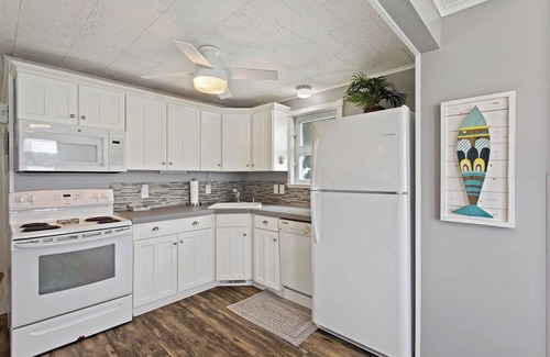 Bonnet Shores House | Reduced Price, Inviting outdoor spaces, A/C Walk to Kelly Beach