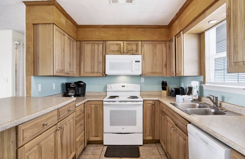 Southpointe House | Reduced Rate! Bellingrath *Beachfront, Pet-Friendly Cottage*