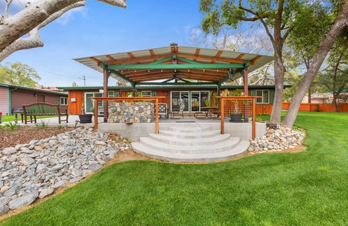 Three Rivers House | Redwood Cabin on The Main Fork of the Kaweah River