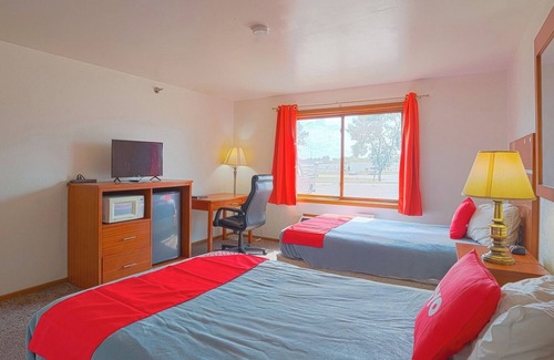 Redwood Falls Hotel | Redwood Falls Stay Near Ramsey Park with Full Beds & Pet-Friendly Amenities