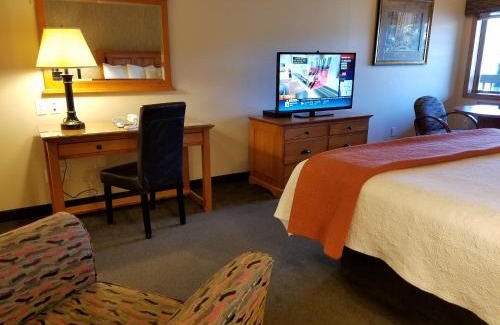 Grants Pass Hotel | Redwood Hyperion Suites