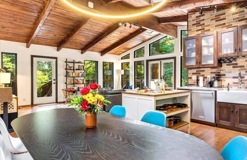 Monte Rio House | RedwoodHollow~Captivating Forest Home! Redwoods-5-Star Reviews! HotTub/WiFi