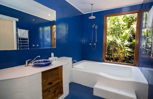 Mission Beach House | Reef Coast Cottage - Formerly 'Bev's on the Beach'