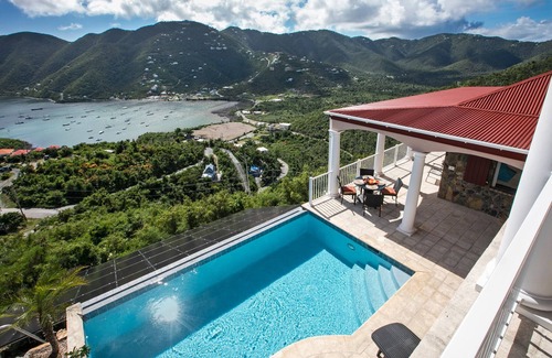 Seagrape Hill House | Reef Madness Villa ~ Private infinity pool + Tesla Solar
