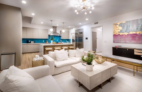 Silver Strand House | Reef Mall