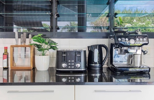 Nightcliff Villa | Reef Villa A Sprawling Waterfront Oasis