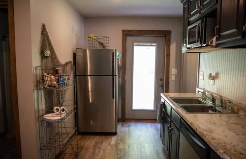 Groveoak Cabin | Reel ‘em Inn - Guntersville Lake Waterfront Retreat for the Family and Fisherman
