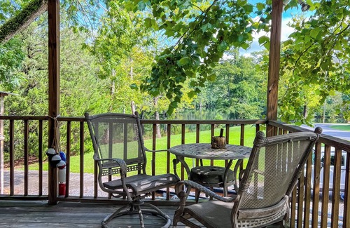 Windsor Cottage | Reel'em Inn is a cozy river front fishing cottage on the Cashie River.