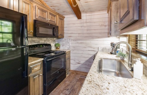 Indian Point Cabin | Reel ‘em Inn! Private Lakefront Cabin w/boat slip!