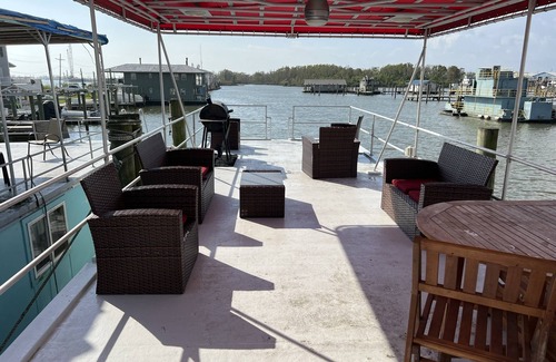 Venice House | Reel Therapy 3 bedroom houseboat