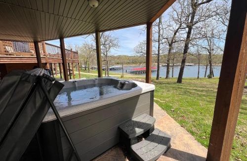 Branson House | Reeled Inn Lodge Lakefront