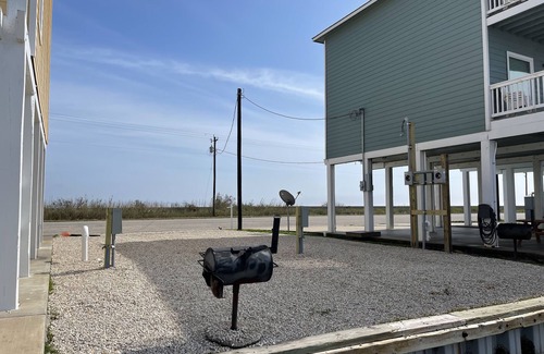 Matagorda RV Rental | “Reeling Em Inn” WATERFRONT RV HOOKUPS ON THE COLORADO RIVER RV #1