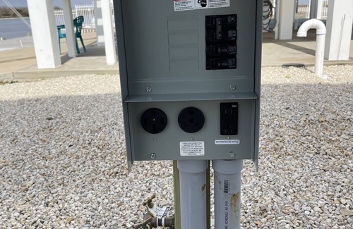 Matagorda RV Rental | “Reeling Em Inn” WATERFRONT RV HOOKUPS ON THE COLORADO RIVER RV #1