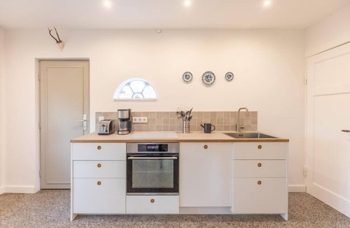Tetenbull House | reetgedecktes Ferienhaus mit Kachelofen