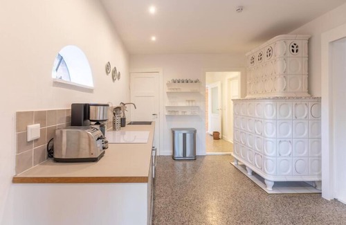 Tetenbull House | reetgedecktes Ferienhaus mit Kachelofen