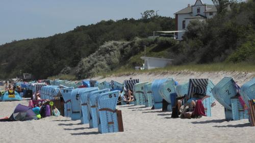 Rerik House | Reethaus Strandgut - geräumiges FH, 5 Schlafzimmer, Sauna und 3 Terrassen, Balkon