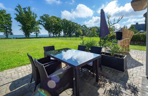 Lobbe Villa | Reethus am Strand - Haushälfte 2 mit Kamin, Sauna