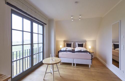 Kreptitz House | Reetland am Meer - Premium Reetdachvilla mit 2 Schlafzimmern, Sauna und Kamin E22
