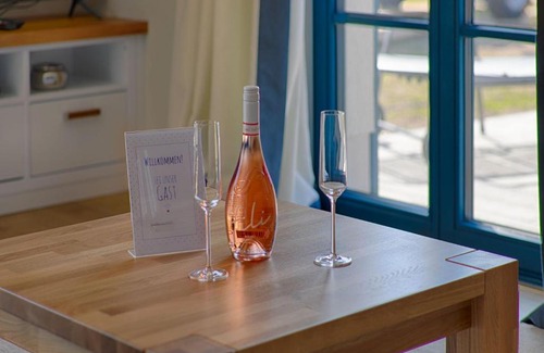 Dranske House | Reetland am Meer - Premium Reetdachvilla mit 3 Schlafzimmern, Sauna und Kamin F23