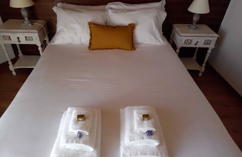 Lanhelas House | "Refúgio do Anjo" - Local Accommodation