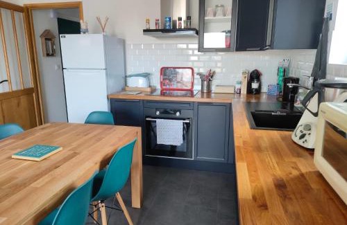 Arzon Apartment | REF 047 - Bel appartement moderne pour six personnes avec vue mer plage à pied KERJOUANNO ARZON