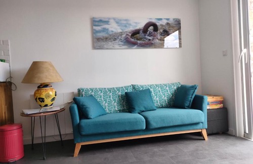 Arzon Apartment | REF 047 - Bel appartement moderne pour six personnes avec vue mer plage à pied KERJOUANNO ARZON