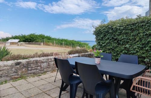 Arzon Apartment | REF 047 - Bel appartement moderne pour six personnes avec vue mer plage à pied KERJOUANNO ARZON