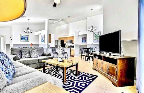 Lake Berkley Villa | Ref 08. Lake Berkley. Stunning Villa , own pool. Near Disney