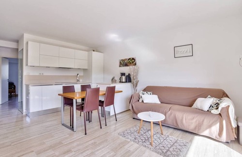 Mandelieu-la-Napoule Beach Apartment | Ref:3P30 Seasonal rental 3 rooms Mandelieu la Napoule facing port, beaches