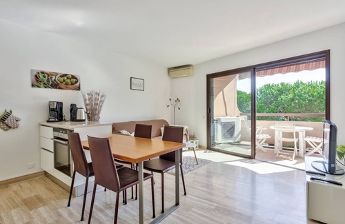 Mandelieu-la-Napoule Beach Apartment | Ref:3P30 Seasonal rental 3 rooms Mandelieu la Napoule facing port, beaches