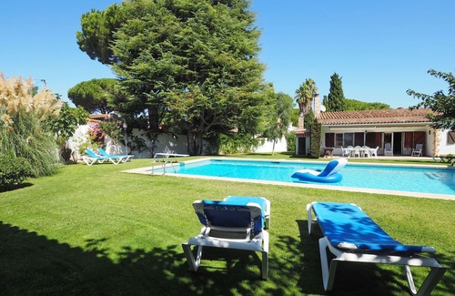 L'Escala House | Ref. VILLA BARCELONA: Beautiful house with 5 bedrooms and private pool.