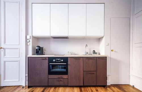 Cathedrale Apartment | Refined Apartment with Cathedral View and Garden