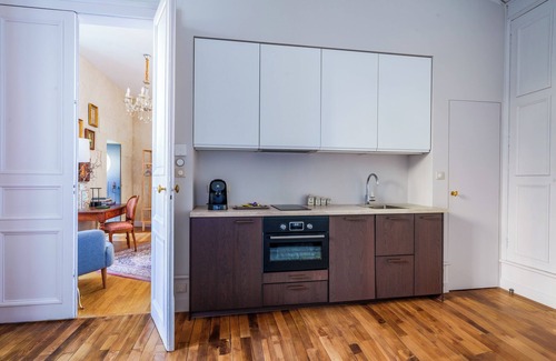 Cathedrale Apartment | Refined Apartment with Cathedral View and Garden