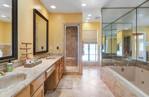 Seventh Ward House | Refined NOLA Mansion w/ Parking, Patio & Balconies