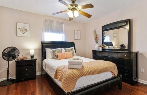 Seventh Ward House | Refined NOLA Mansion w/ Parking, Patio & Balconies