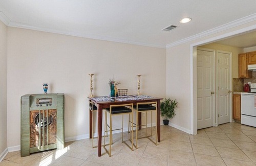 Seventh Ward House | Refined NOLA Mansion w/ Parking, Patio & Balconies