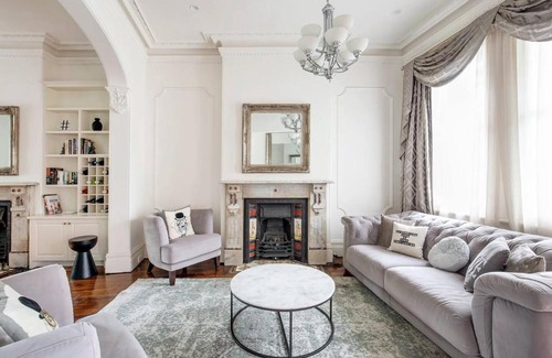 Paddington House | Refined Paddington Corner Terrace with Parking