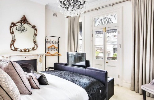 Paddington House | Refined Paddington Corner Terrace with Parking