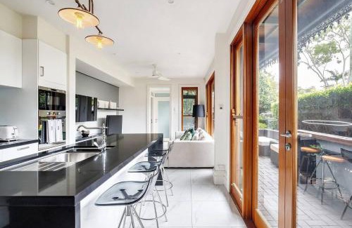 Paddington House | Refined Paddington Corner Terrace with Parking