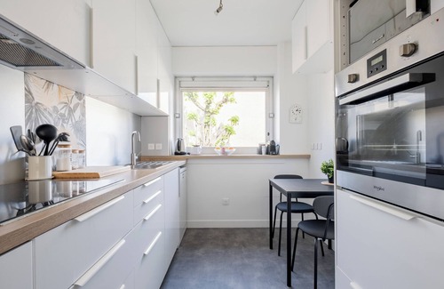 Neuilly-sur-Seine Apartment | Refined Retro, by Veeve