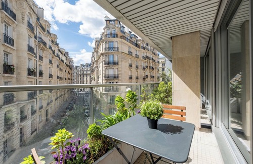 Neuilly-sur-Seine Apartment | Refined Retro, by Veeve