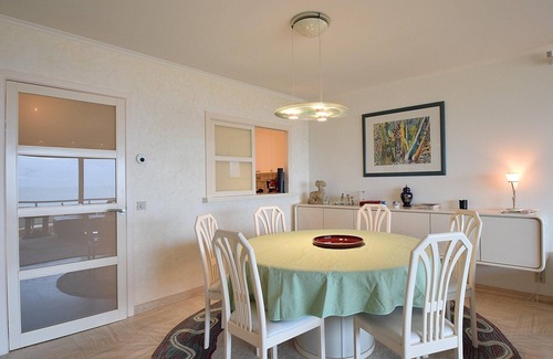 De Haan Apartment | Refined Seaview Apartment