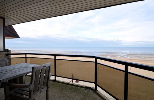 De Haan Apartment | Refined Seaview Apartment