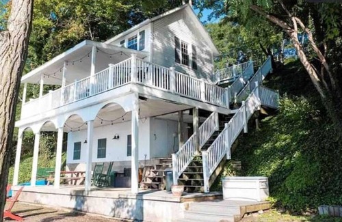 Penn Yan Cottage | Reflections on Keuka