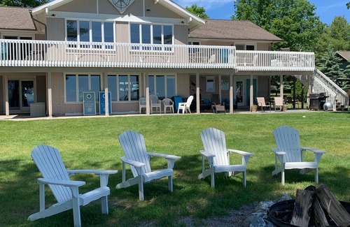 Elk Rapids House | Reflective Fall Color Weekends, 6 BR, 14 beds, 5 baths, Barrel Sauna, sleeps 22