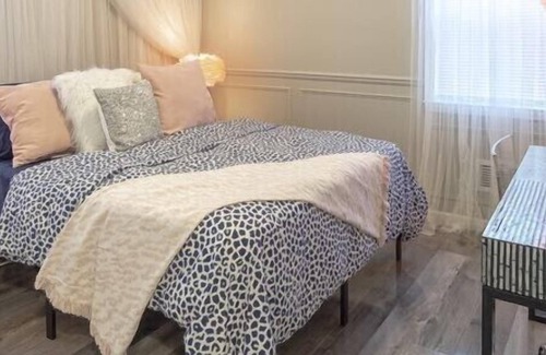 Redford House | Refreshing 4BR 2BA Bungalow| Free Washer & Dryer| Wifi